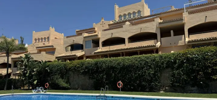 Краткосрочная аренда апартаментов на среднем этаже в Elviria 1