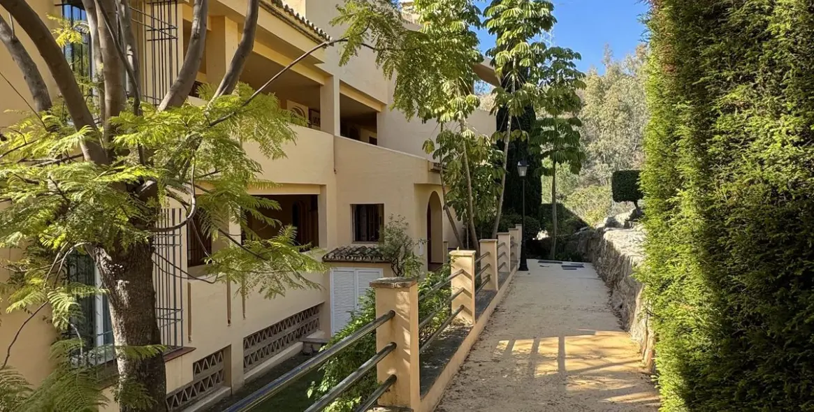 Краткосрочная аренда апартаментов на среднем этаже в Elviria 4