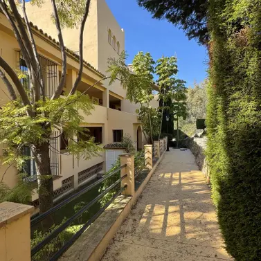 Краткосрочная аренда апартаментов на среднем этаже в Elviria