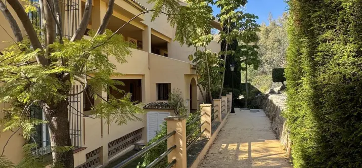 Краткосрочная аренда апартаментов на среднем этаже в Elviria 3