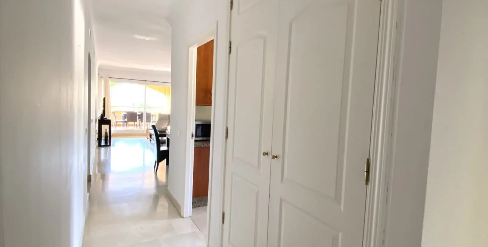 Продажа апартаментов на среднем этаже в Elviria 5