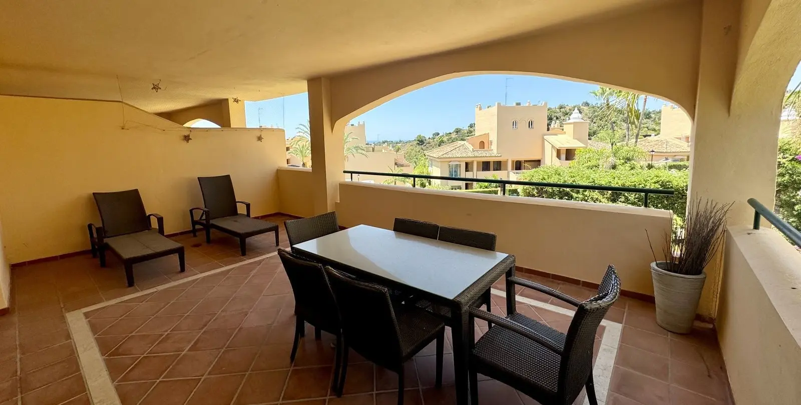 Продажа апартаментов на среднем этаже в Elviria 10