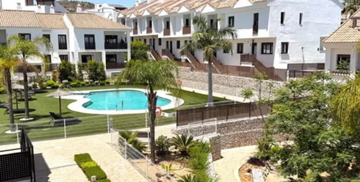 Sale of townhouse in Riviera del Sol 1