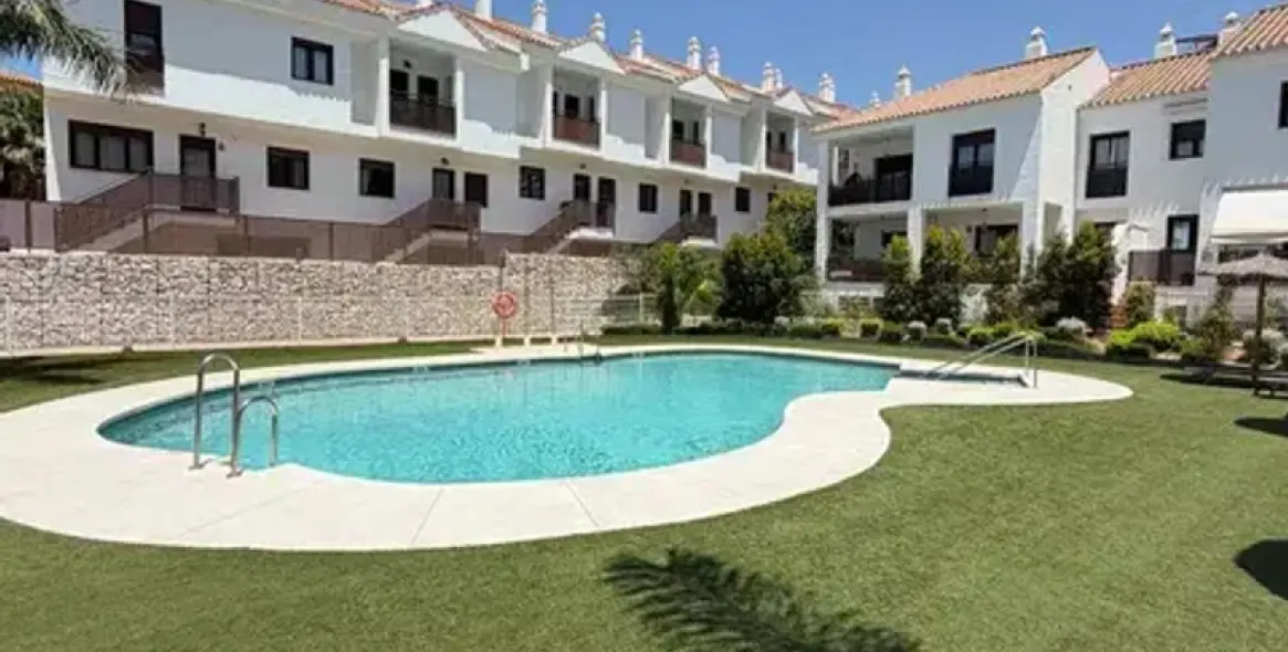 Sale of townhouse in Riviera del Sol 2