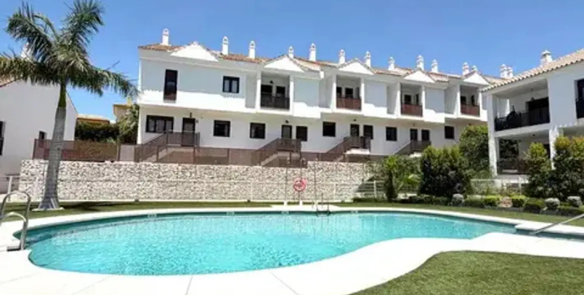 Sale of townhouse in Riviera del Sol 3