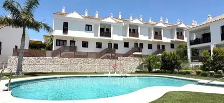 Sale of townhouse in Riviera del Sol 2