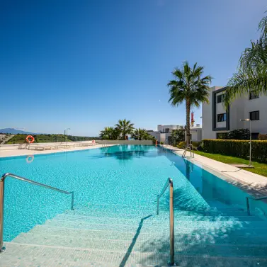 Продажа двухуровневого пентхауса в Estepona