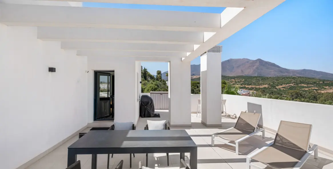 Продажа двухуровневого пентхауса в Estepona 19