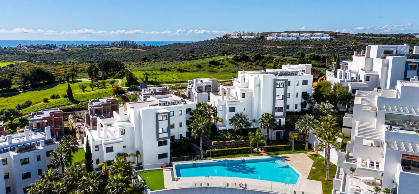 Продажа двухуровневого пентхауса в Estepona 0