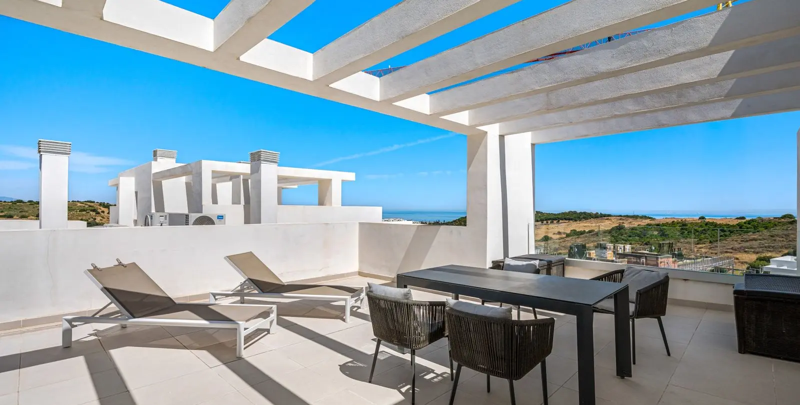 Продажа двухуровневого пентхауса в Estepona 18