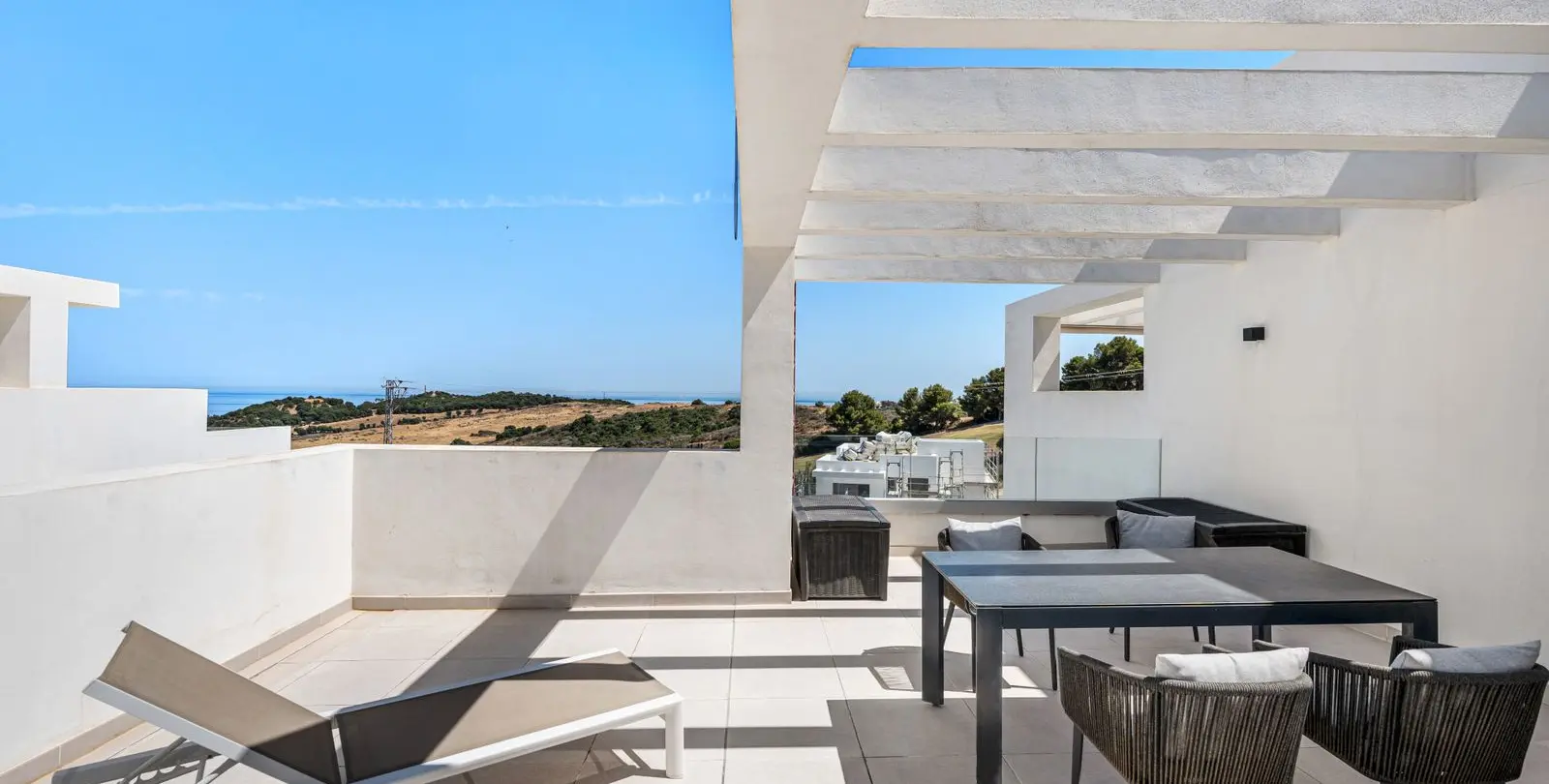 Продажа двухуровневого пентхауса в Estepona 21