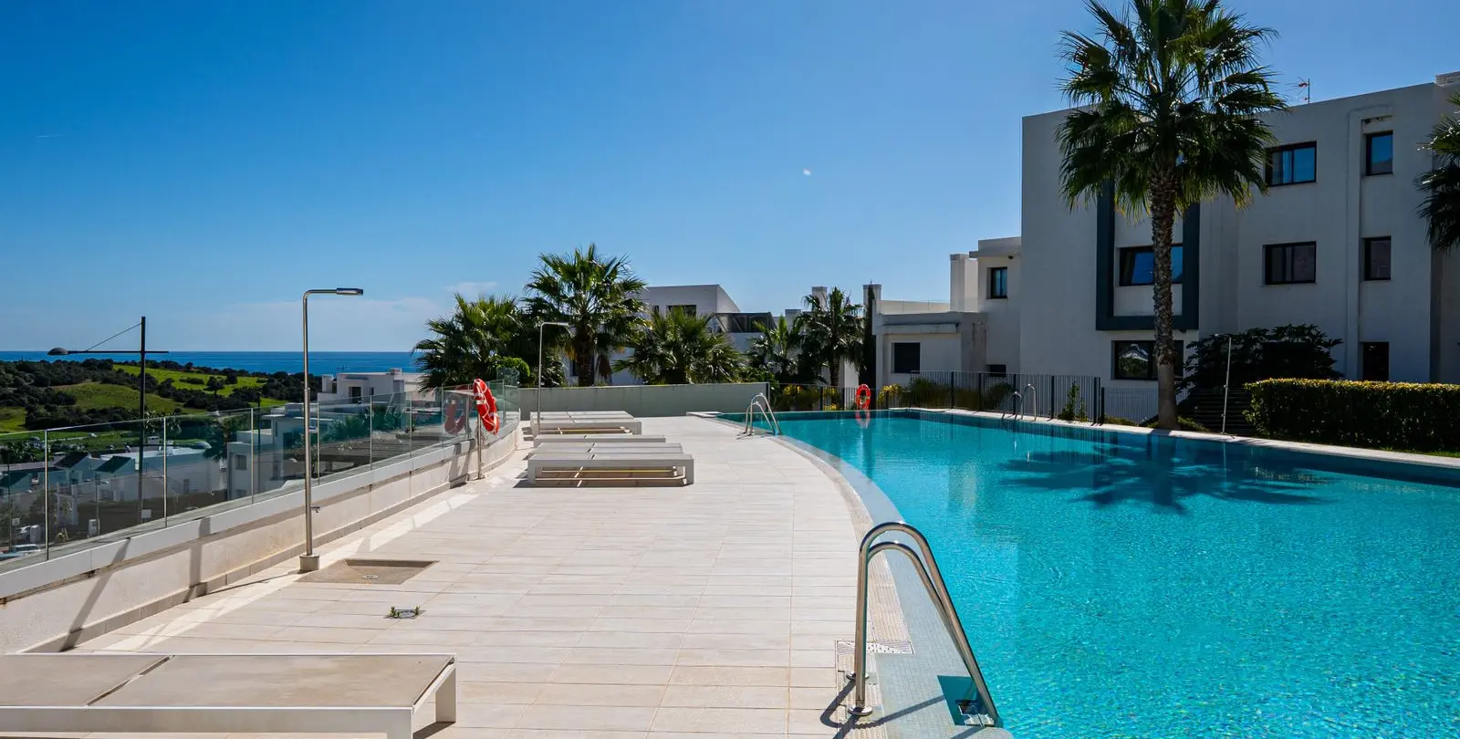 Продажа двухуровневого пентхауса в Estepona 24