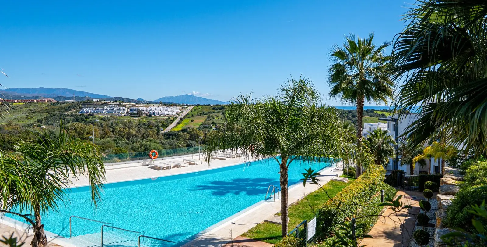 Продажа двухуровневого пентхауса в Estepona 25