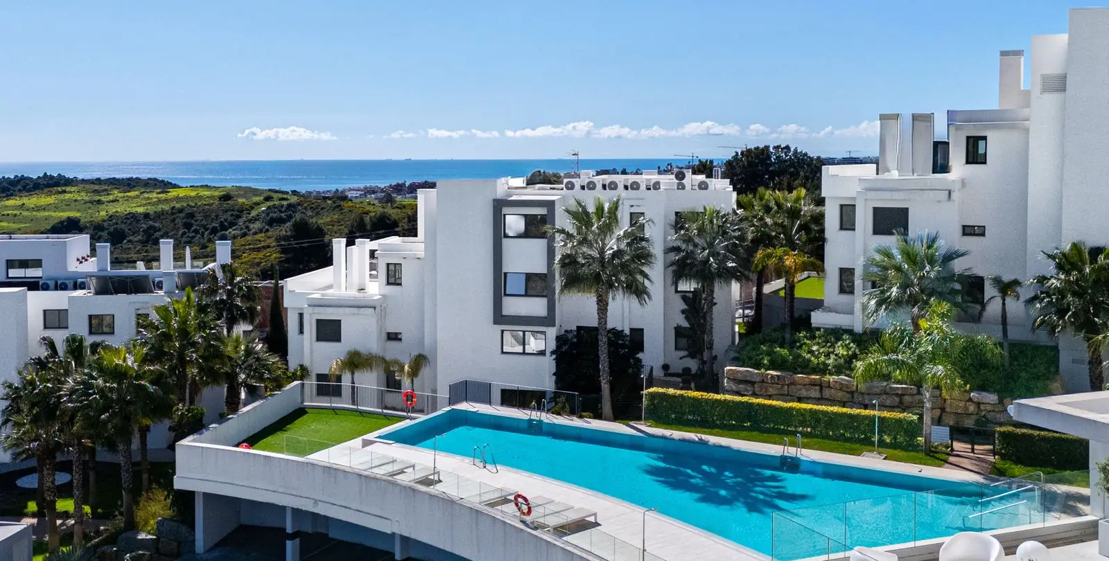 Продажа двухуровневого пентхауса в Estepona 30