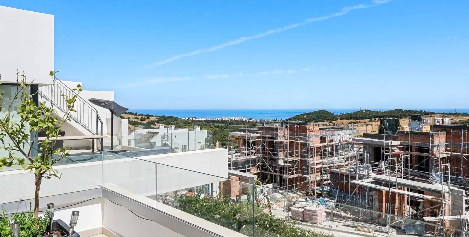 Продажа двухуровневого пентхауса в Estepona 34