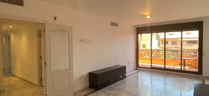 Sale of penthouse in The Golden Mile 4