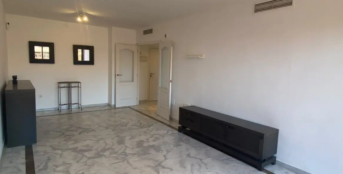 Sale of penthouse in The Golden Mile 7