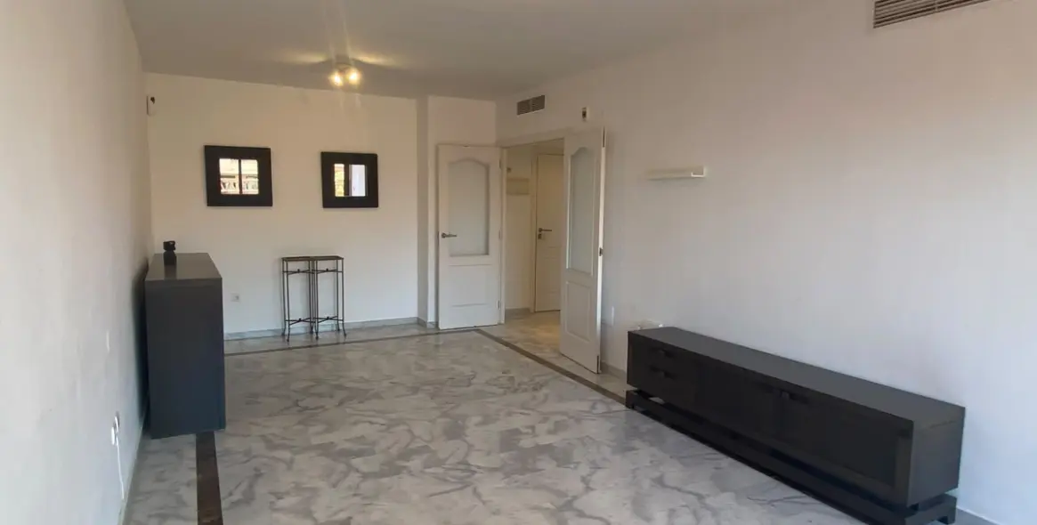 Sale of penthouse in The Golden Mile 9