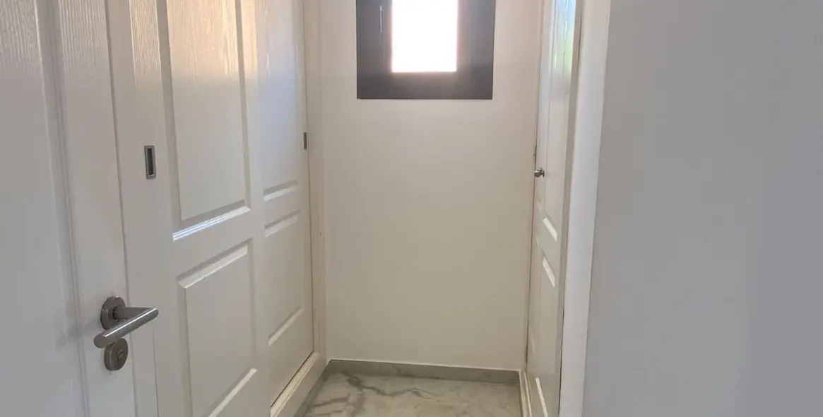 Sale of penthouse in The Golden Mile 13