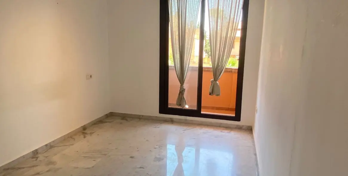 Sale of penthouse in The Golden Mile 18