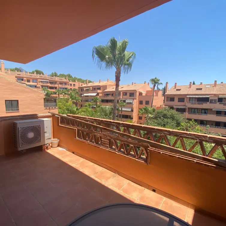 Sale of penthouse in The Golden Mile