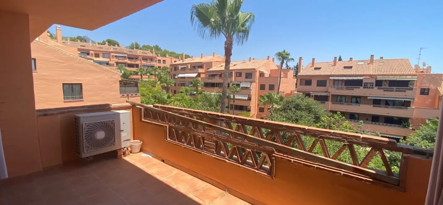 Sale of penthouse in The Golden Mile 3