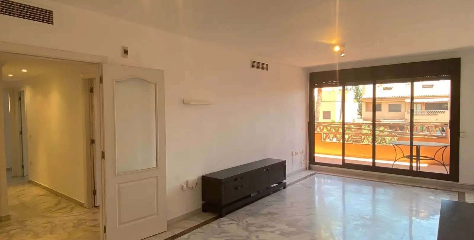 Sale of penthouse in The Golden Mile 5