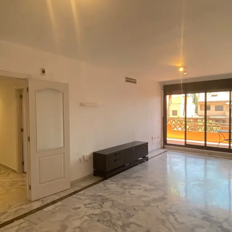 Sale of penthouse in The Golden Mile