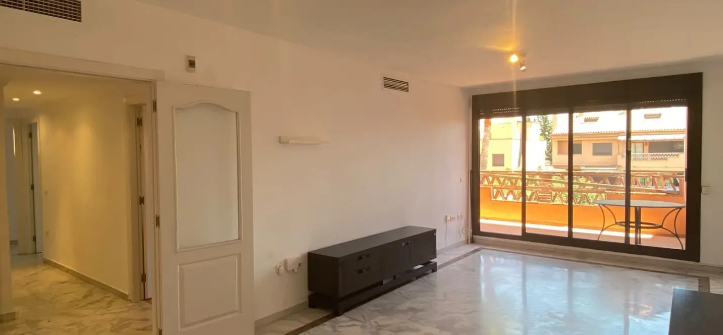 Sale of penthouse in The Golden Mile 4