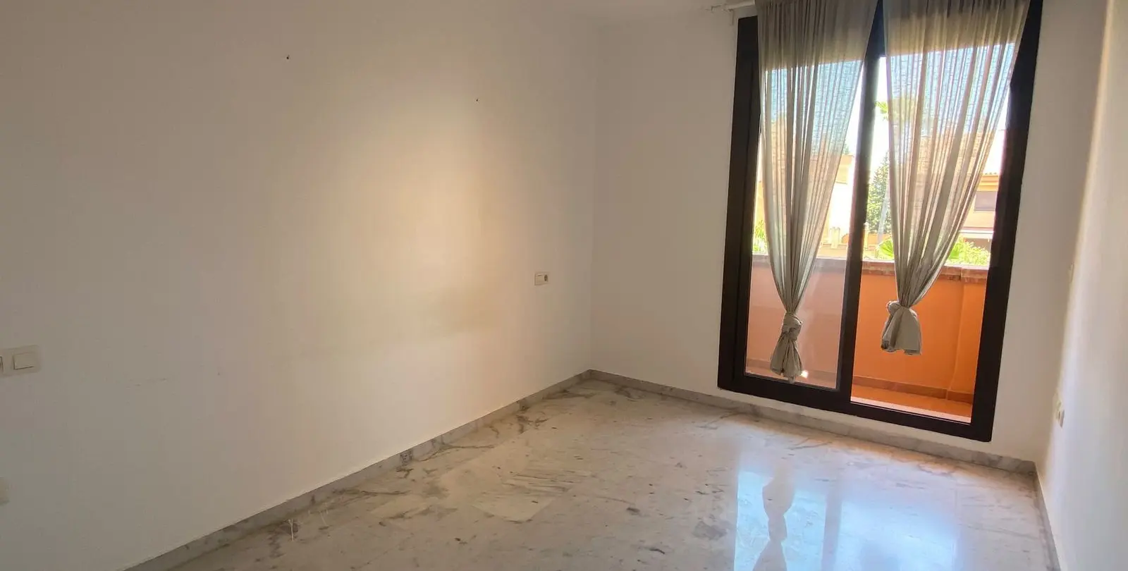 Sale of penthouse in The Golden Mile 16