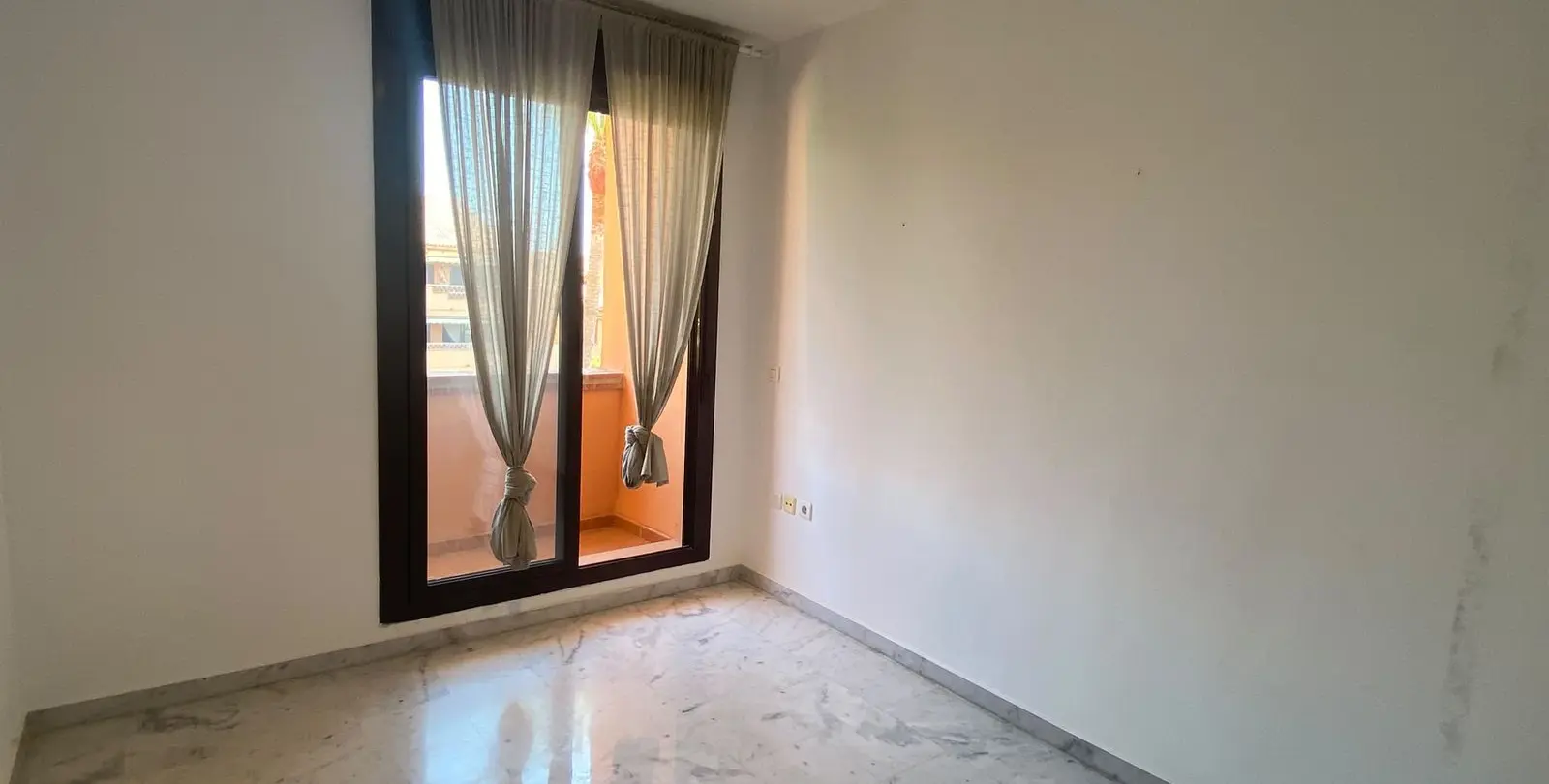 Sale of penthouse in The Golden Mile 17