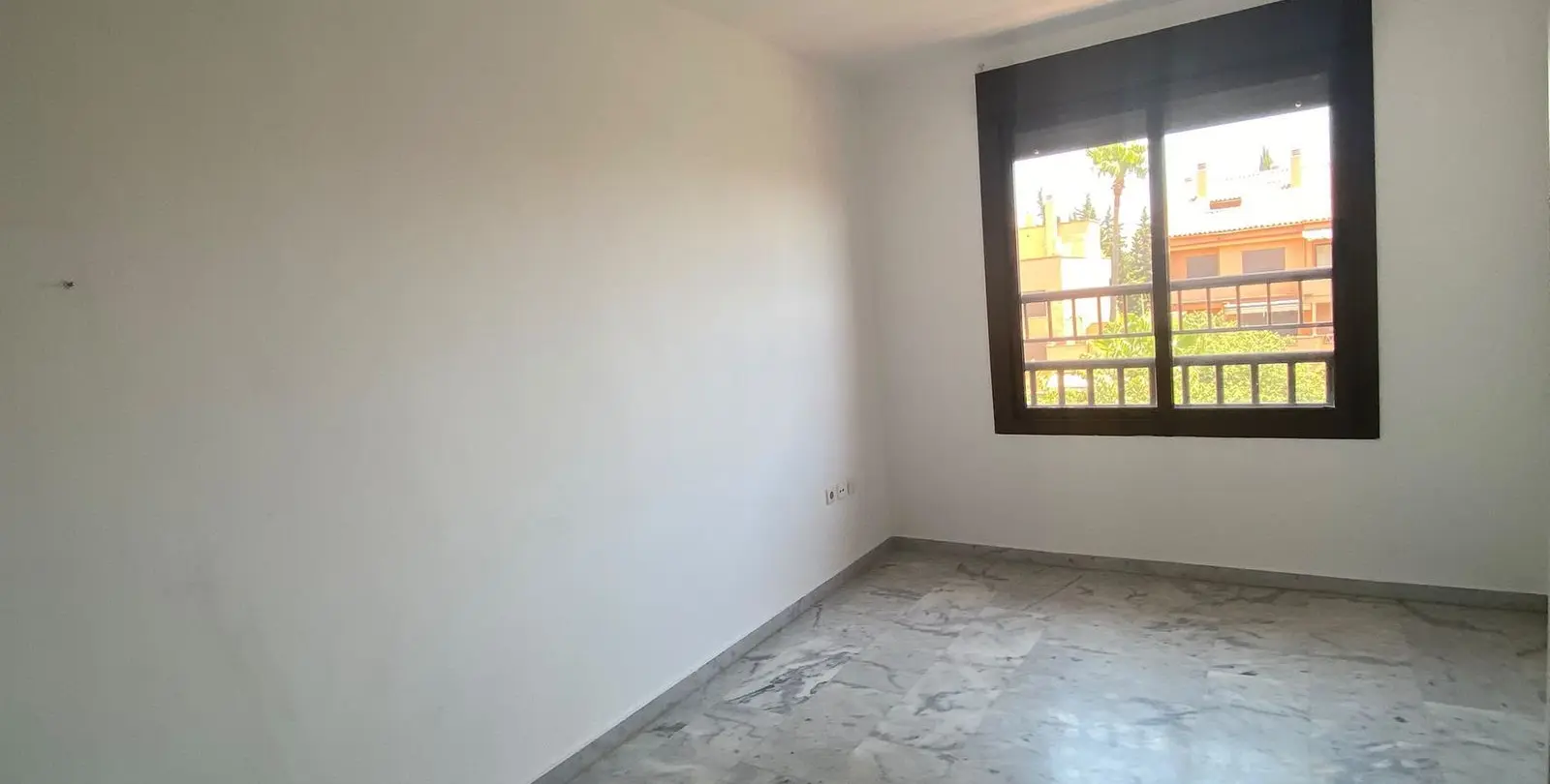 Sale of penthouse in The Golden Mile 25