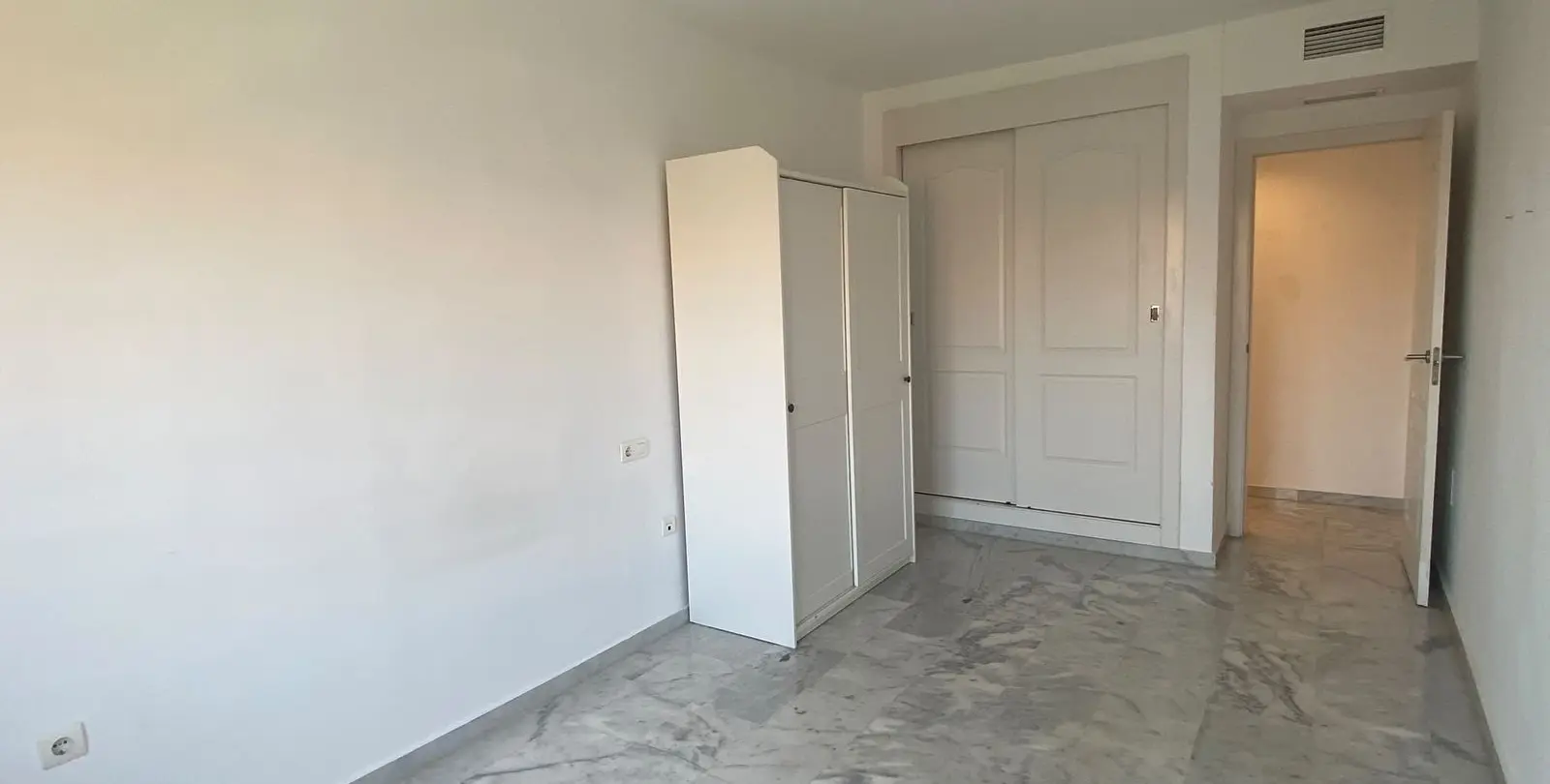 Sale of penthouse in The Golden Mile 27
