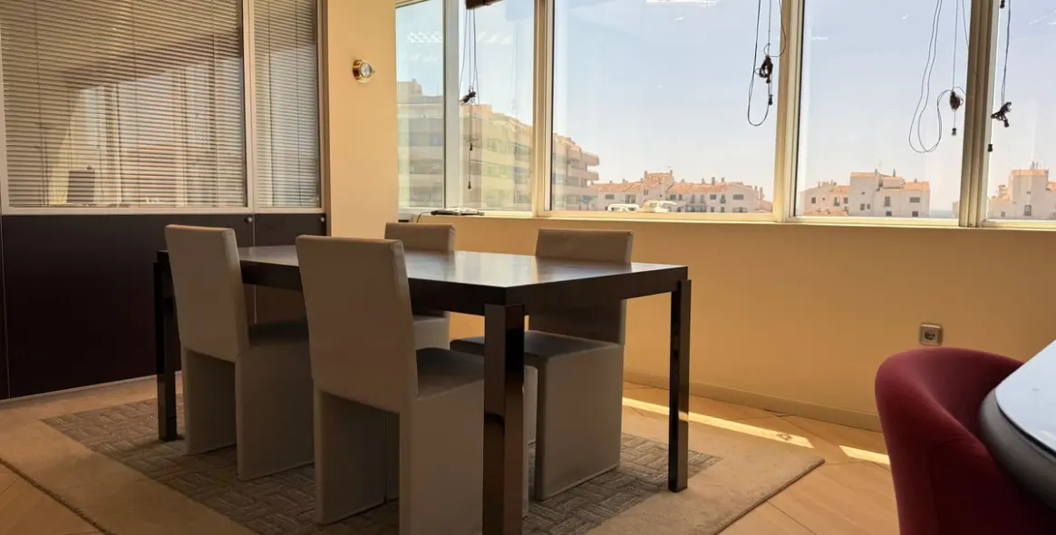 Venta de oficina en Puerto Banús 7