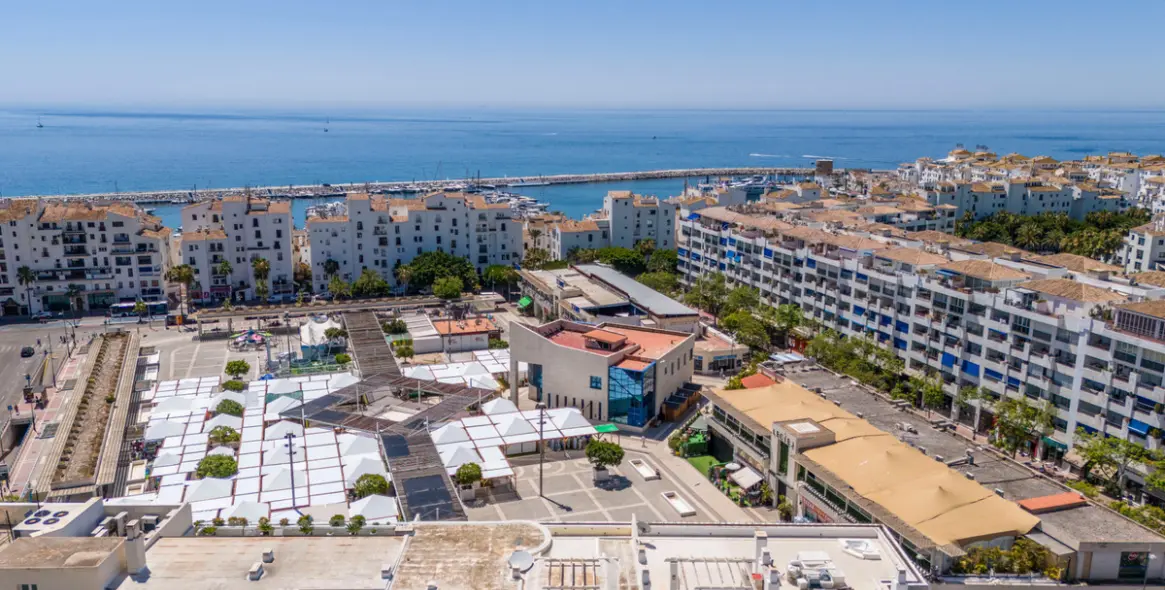 Venta de oficina en Puerto Banús 16