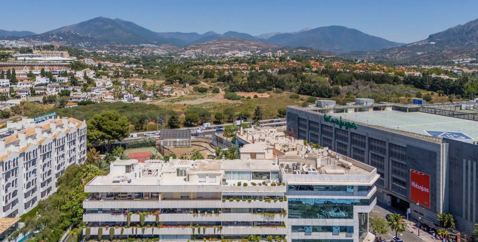 Sale of office in Puerto Banús 1