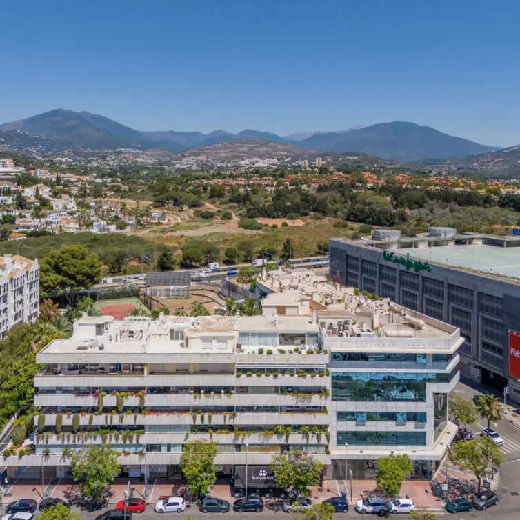 Venta de oficina en Puerto Banús