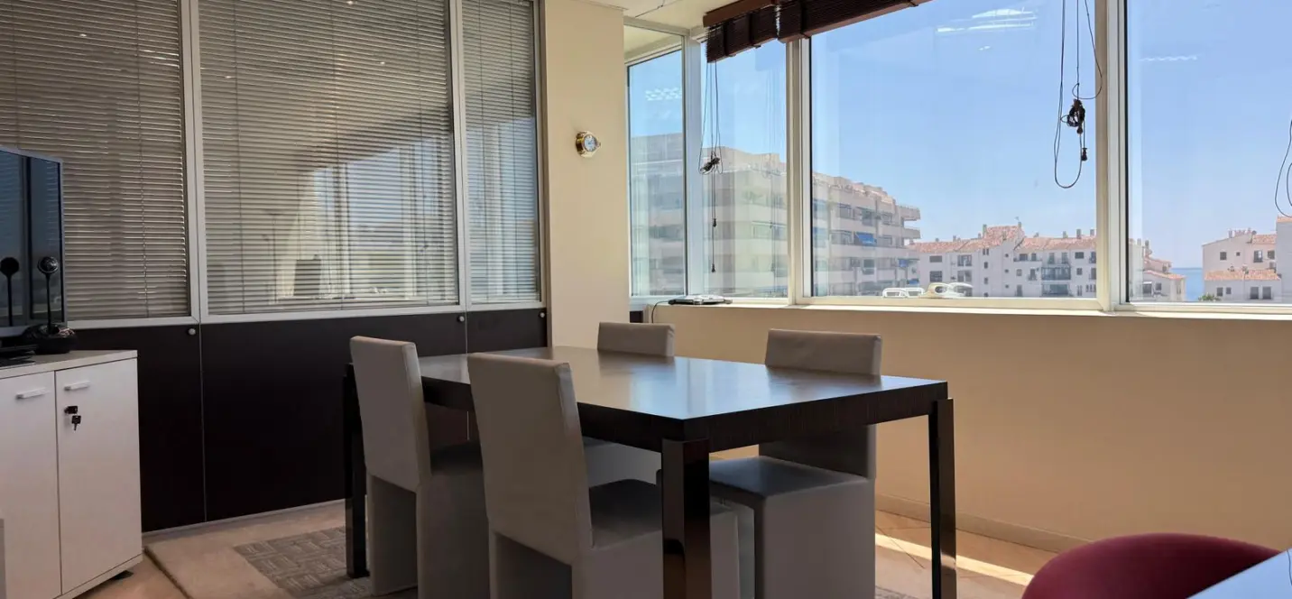 Venta de oficina en Puerto Banús 1