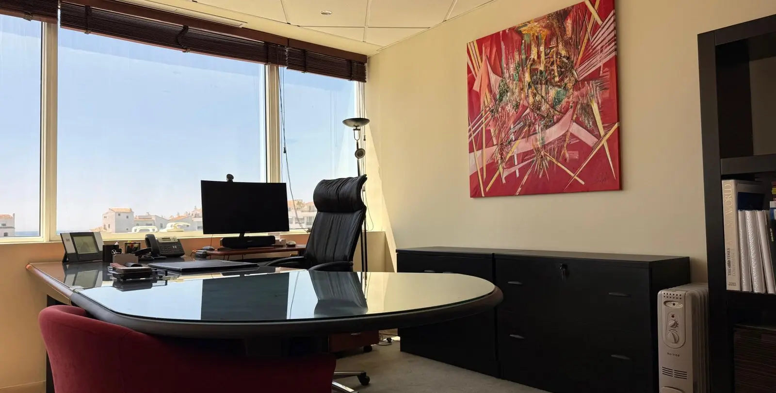Sale of office in Puerto Banús 5
