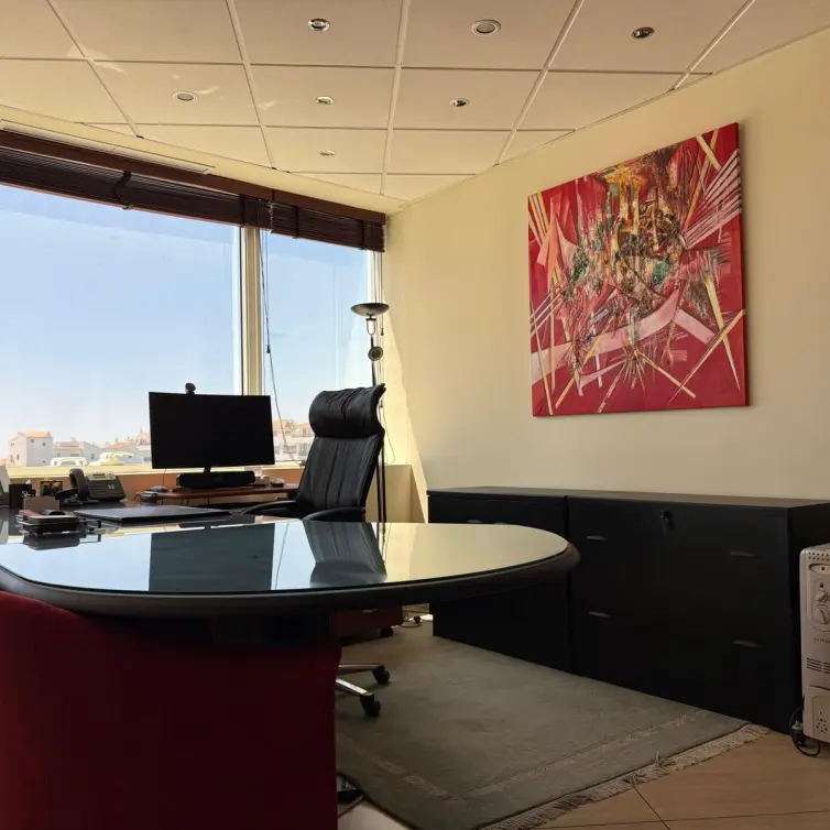 Venta de oficina en Puerto Banús