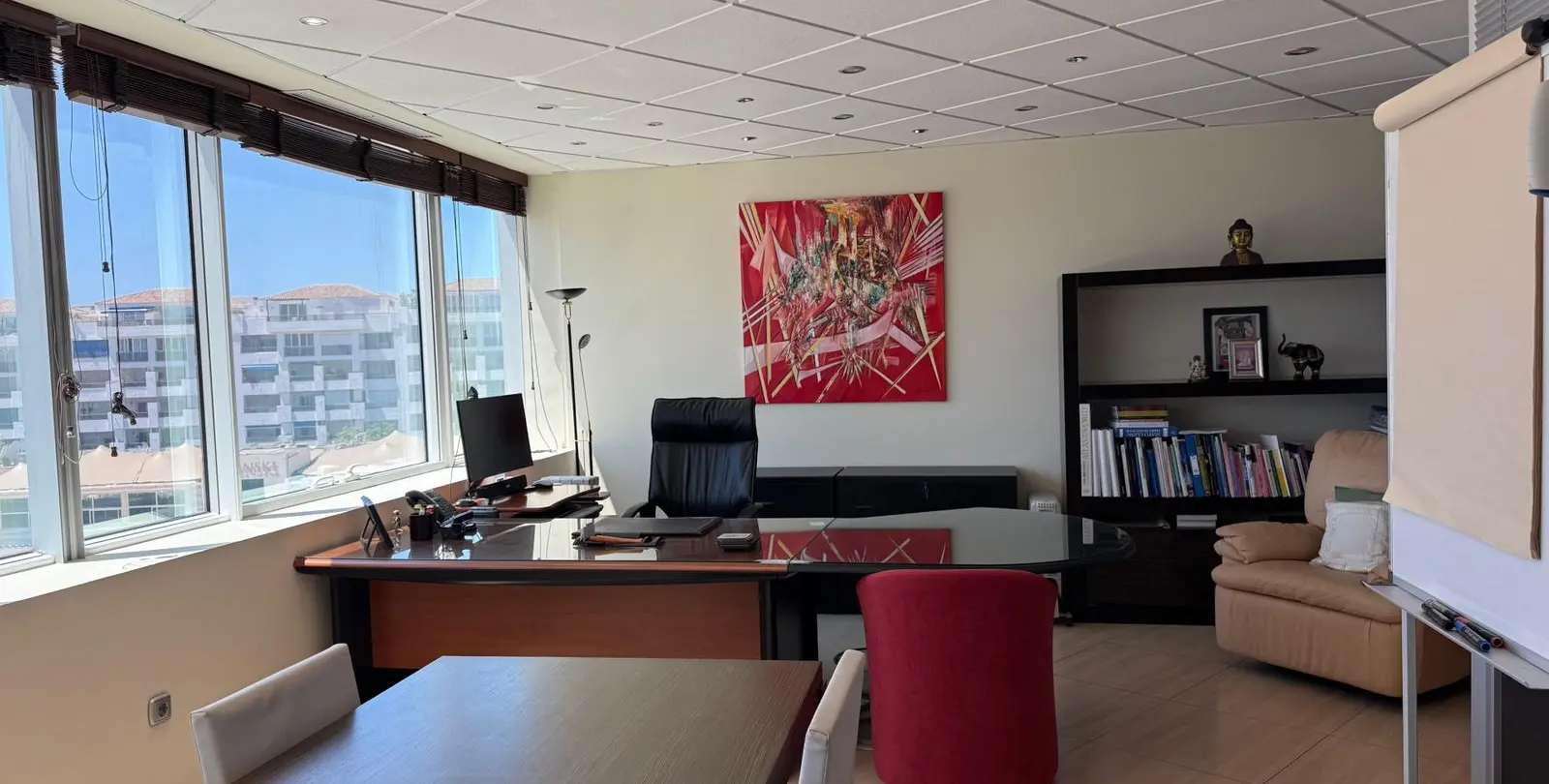 Sale of office in Puerto Banús 6