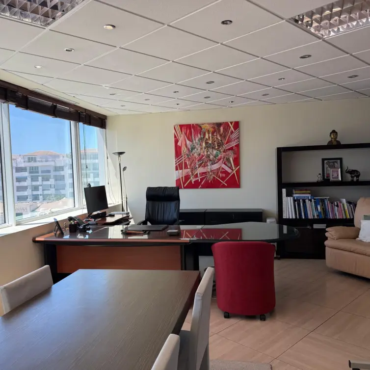 Venta de oficina en Puerto Banús