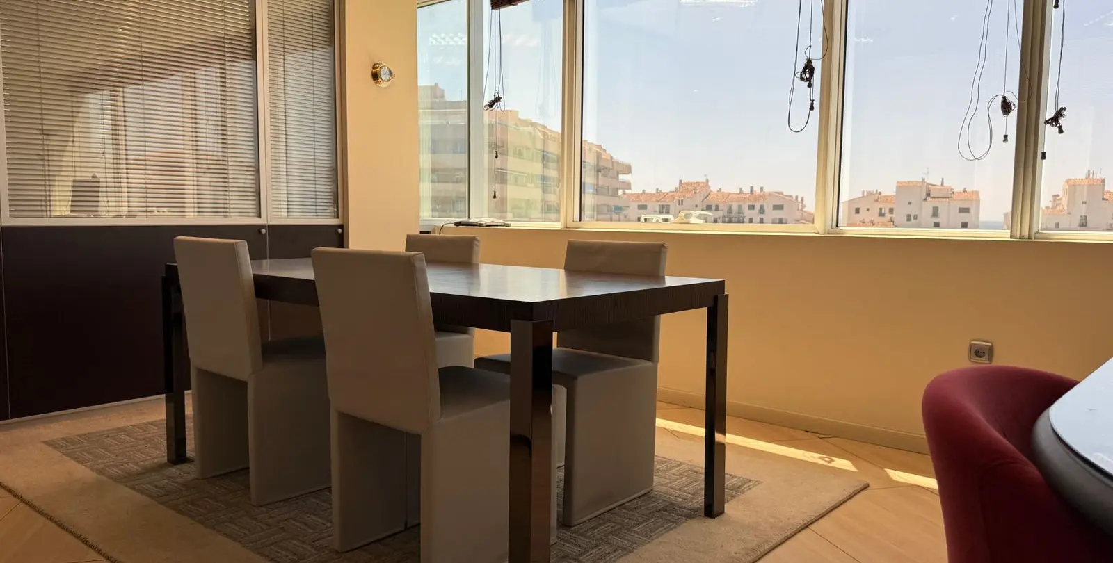 Sale of office in Puerto Banús 7