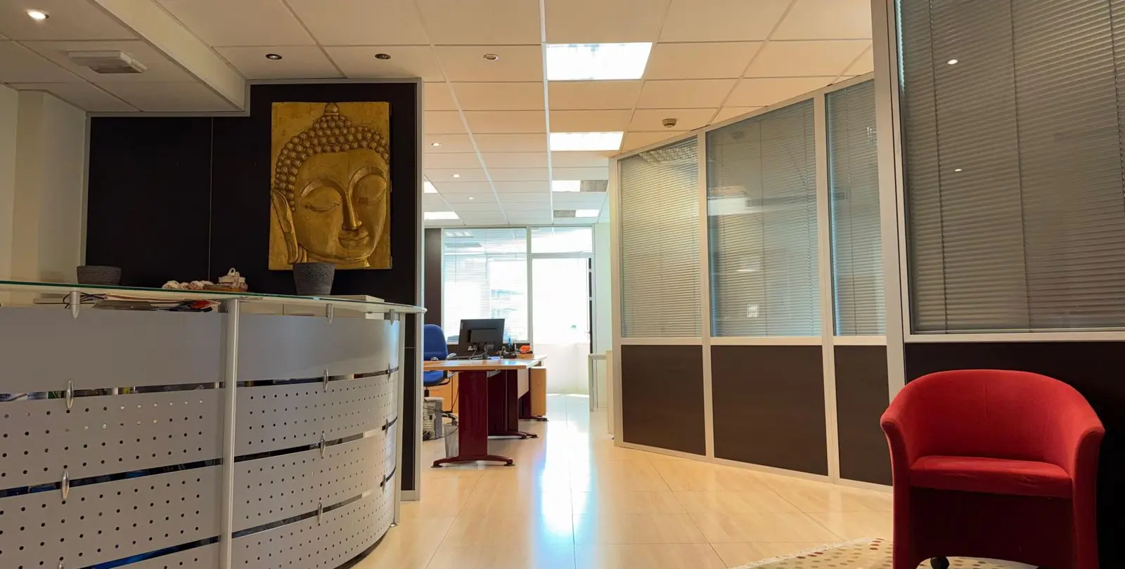 Sale of office in Puerto Banús 9