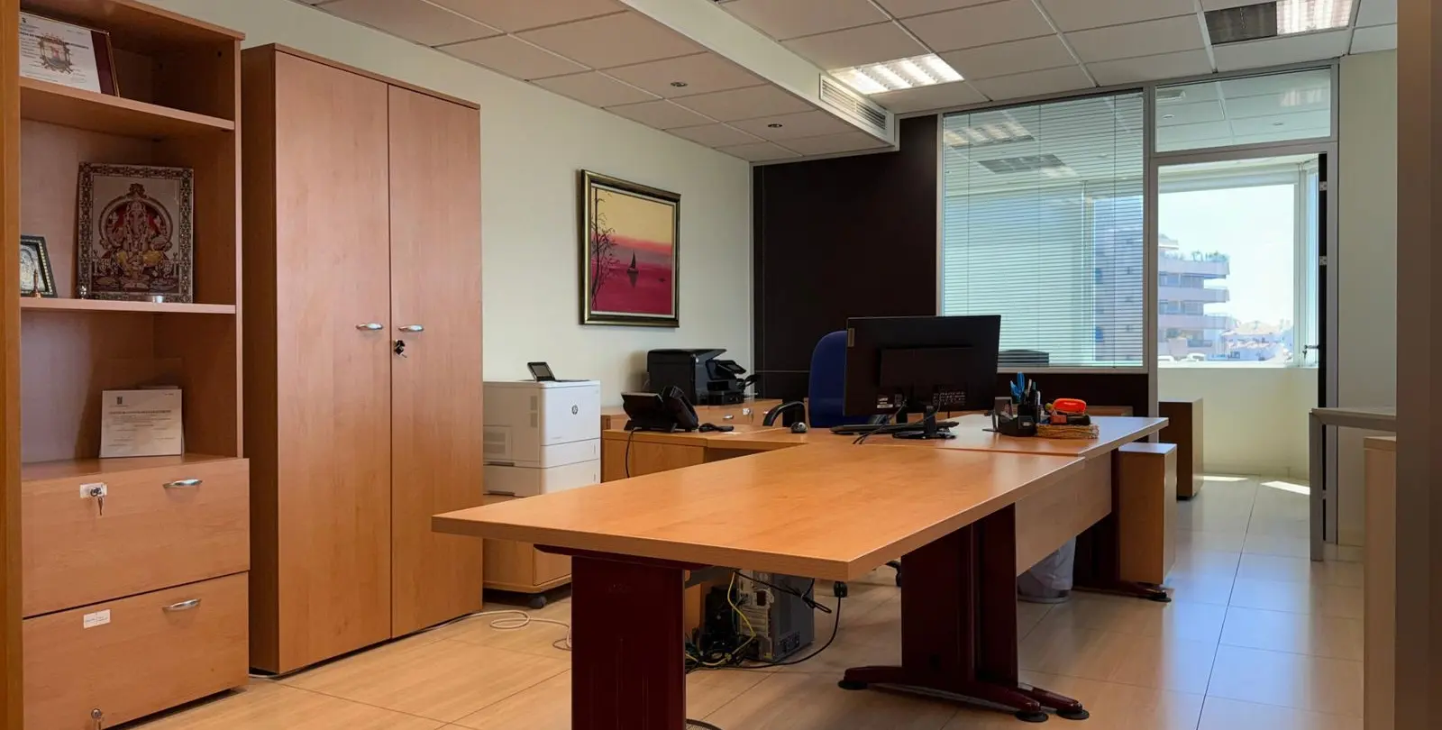 Sale of office in Puerto Banús 10