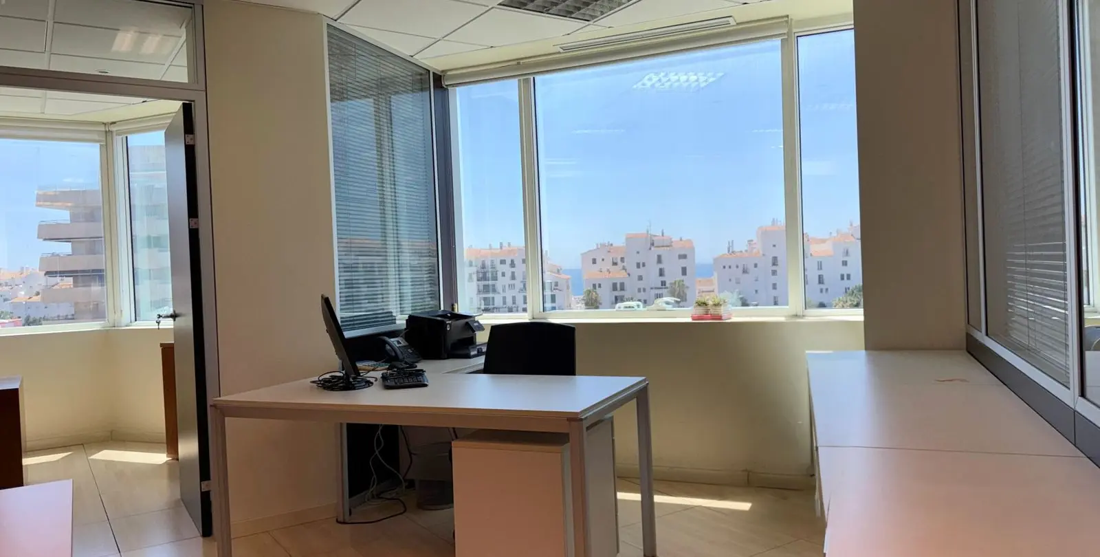 Sale of office in Puerto Banús 15