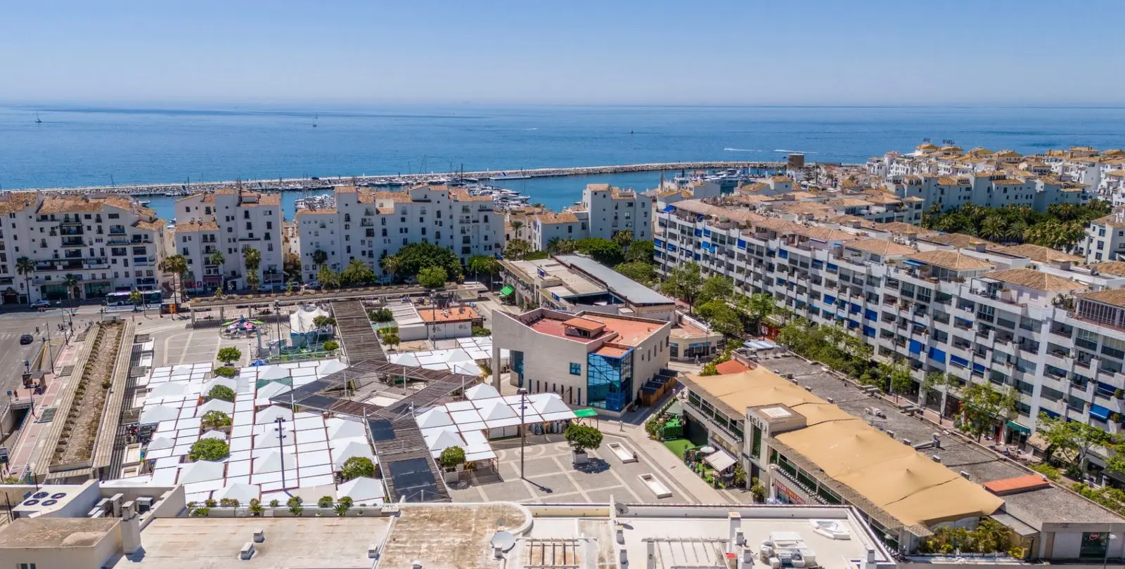 Sale of office in Puerto Banús 16