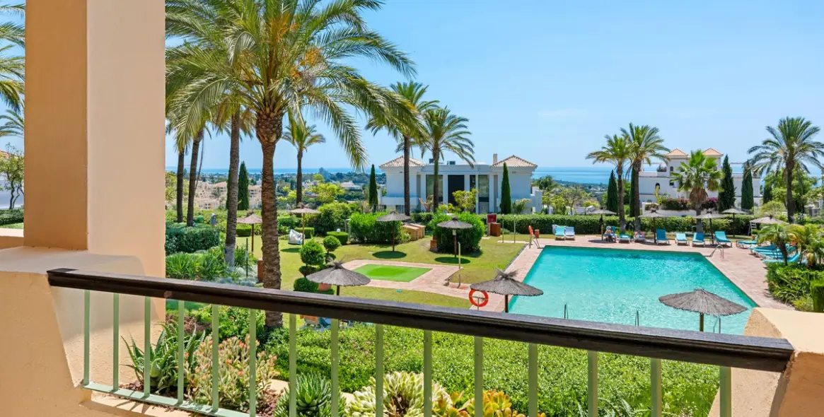 Sale of middle floor apartment in Los Flamingos 1