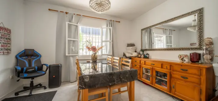 Venta de villa independiente en El Coto 1