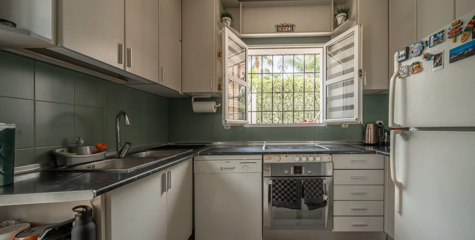 Sale of detached villa in El Coto 4